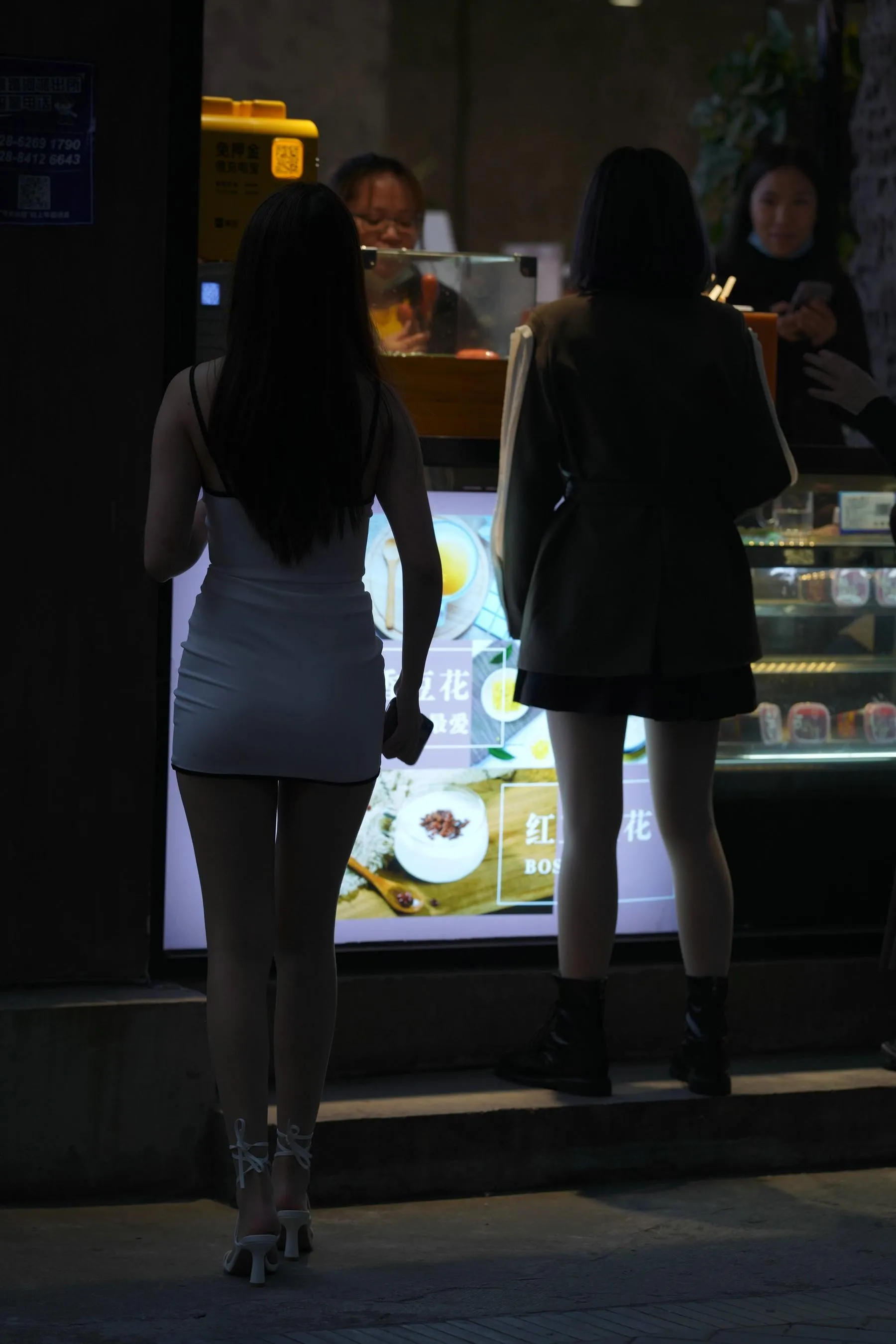 [魔镜街拍] NO.116 好养眼的白裙美眉 [428P]插图1